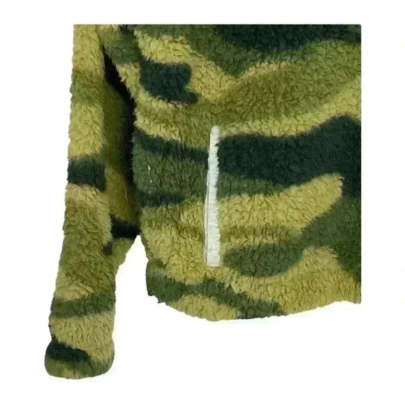 Peyton Jensen Nola Green Camo Pullover Sweatshirt SIZE-MEDIUM - Picture 4 of 7